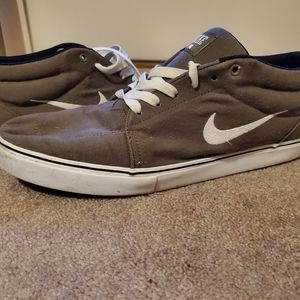 Nike Men's size 13 Canvas Sneaker